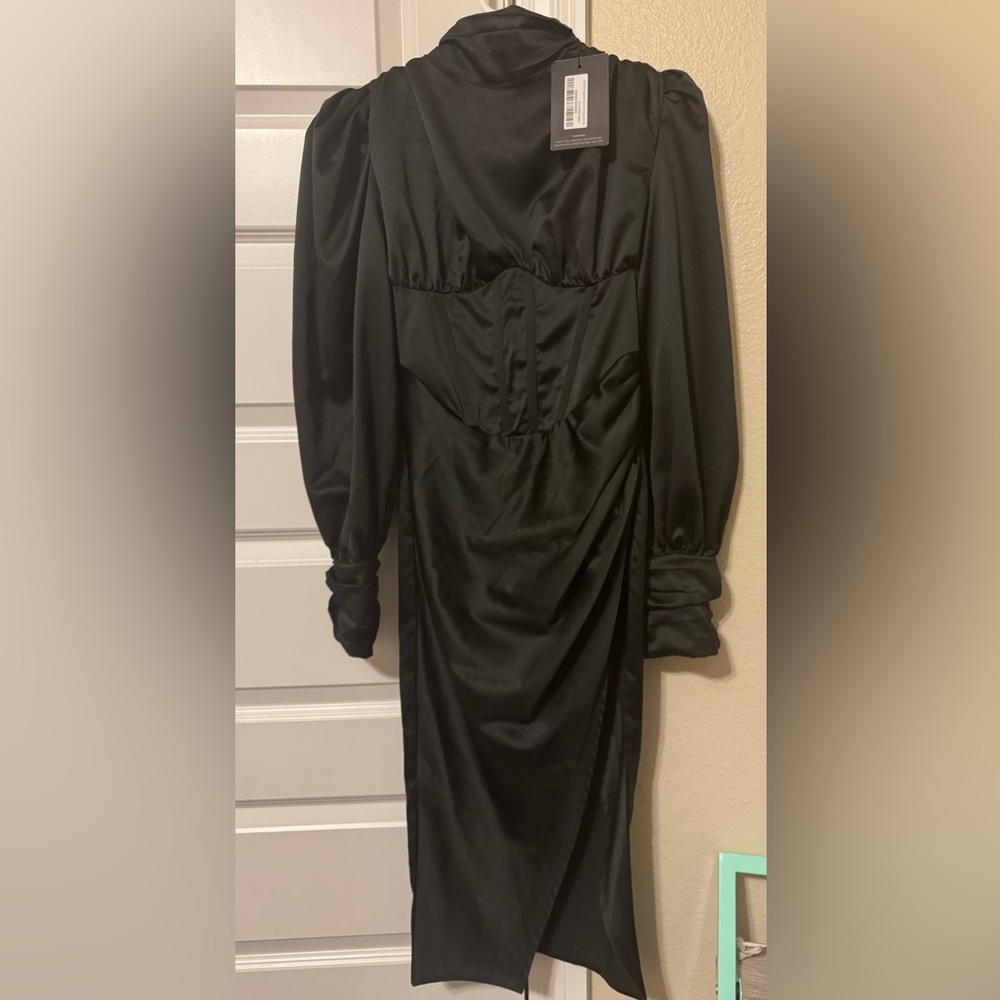 PrettyLittleThing Black Sheath Dress with Bishop Sleeves - Picture 2 of 3